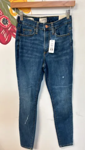 New Universal Thread High Rise Skinny Jeans, 00