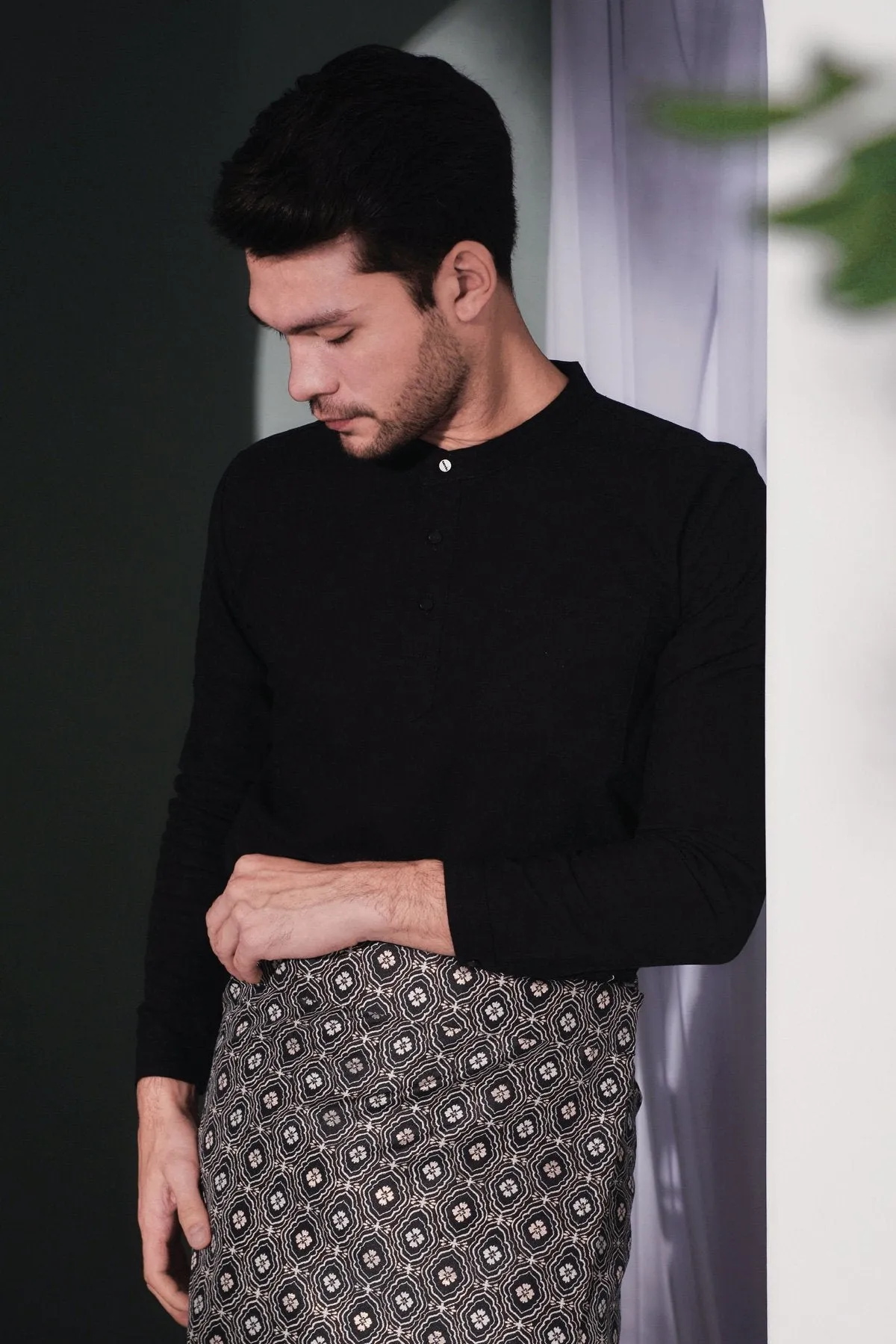 The Bayang Men Baju Melayu Top - Black