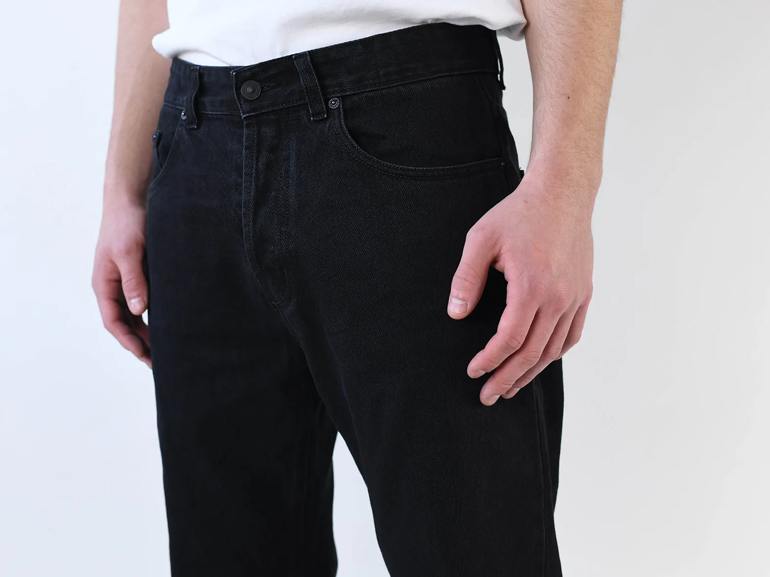 WOODLAND REG/ SLIM. BLACK ON BLACK